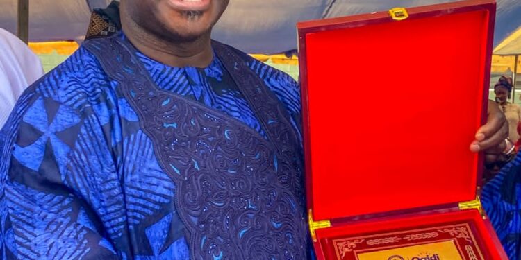 OGIDI COMMUNITY BESTOWS “LEGEND OF RESOURCEFUL DEMOCRACY AWARD” ON FORMER GOVERNOR YAHAYA BELLO