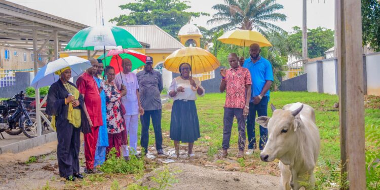 SGS MANAGEMENT STAFF RALLY BEHIND COLLEAGUE WITH WEDDING GIFT